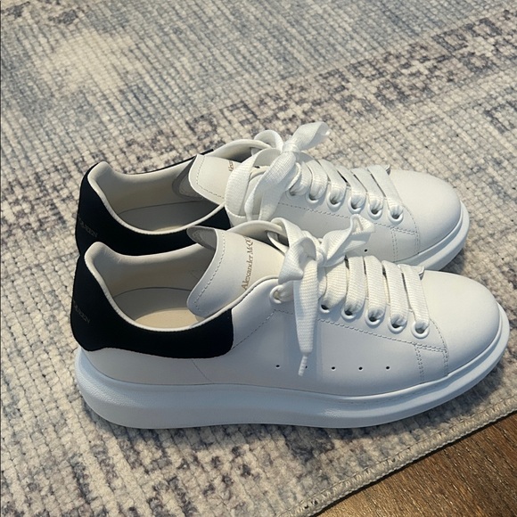Alexander McQueen White and Black Sneakers - Picture 2 of 4